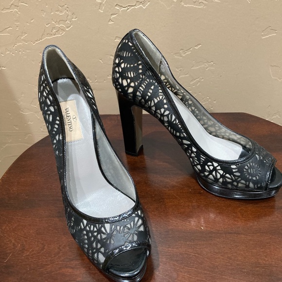 Valentino Garavani Peep Toe Laser Cut Mesh Pumps, Size 38/8, Black - Picture 2 of 13